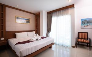 expat hotel patong center 3*