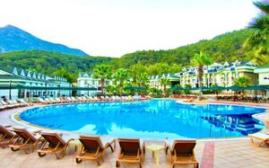 green forest holiday village 4*