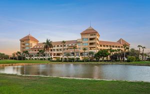 hilton pyramids golf 5*