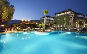 club hotel titan 4*