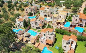 nine muses villas 3*