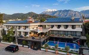 britannia hotel village 3*