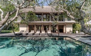 kayumanis nusa dua private villa & spa 5*