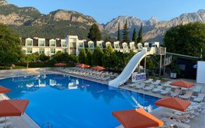 omorfi garden resort 4*