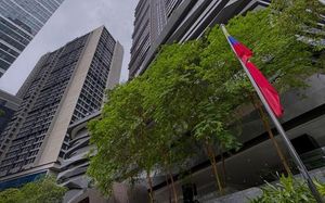 wyndham suites klcc 5*