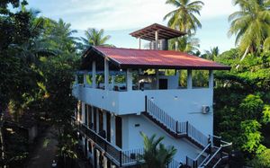 rainbow villa hikkaduwa