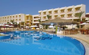 double tree by hilton sharks bay beach side 4*