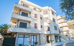 azur hotel petrovac 4*