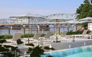 glow bangkok riverside 5*