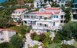 sun rose apartments 4*