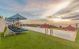 holiday inn express baruna 4*