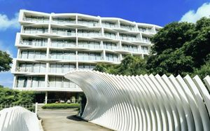 laya suites and residences 4*
