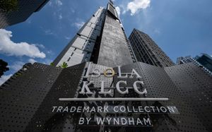 isola klcc hotel 3*