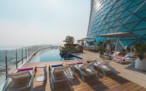 andaz capital gate abu dhabi (ex. hyatt capital gate abu dhabi) 5*