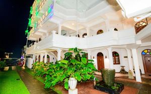 royal beach hotel & restaurant 4*